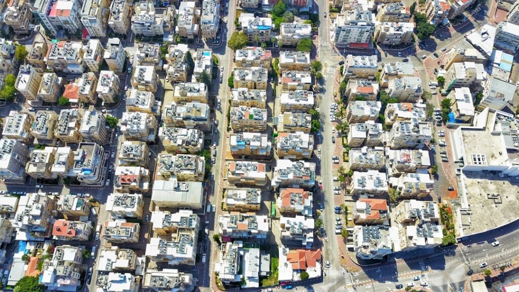 Photo Real Estate vs REITs